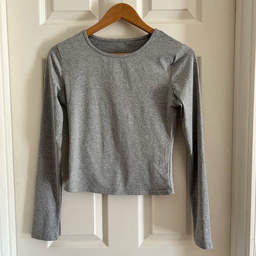 Women's Gray Long Sleeve Crewneck Top